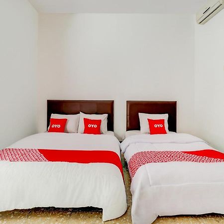 Oyo 3341 Ten Guest House Bandung Bagian luar foto