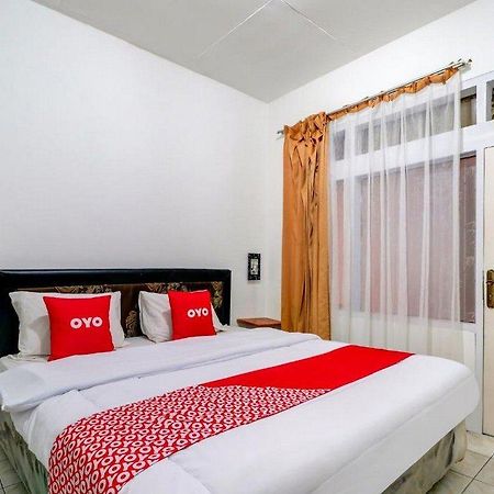 Oyo 3341 Ten Guest House Bandung Bagian luar foto