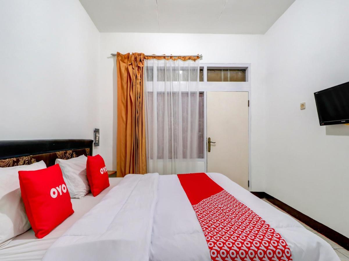 Oyo 3341 Ten Guest House Bandung Bagian luar foto