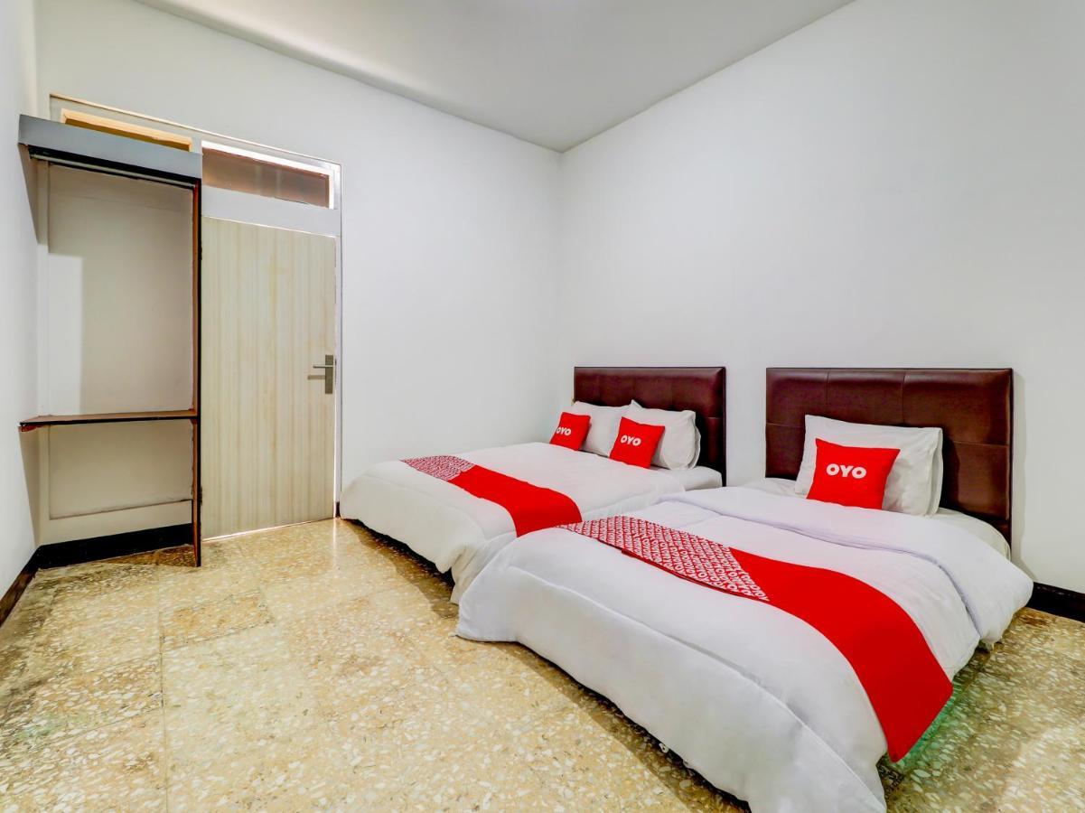 Oyo 3341 Ten Guest House Bandung Bagian luar foto