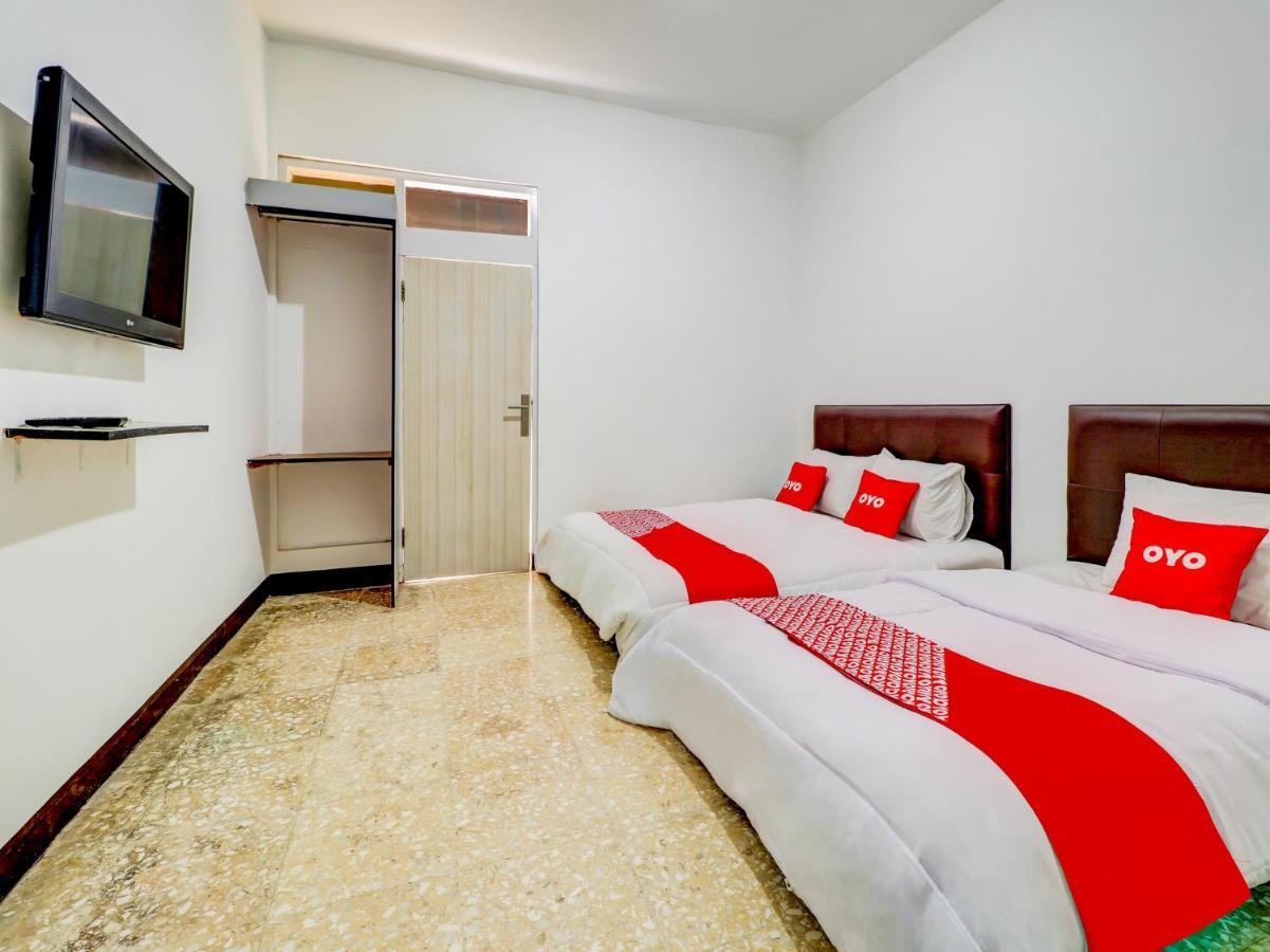 Oyo 3341 Ten Guest House Bandung Bagian luar foto